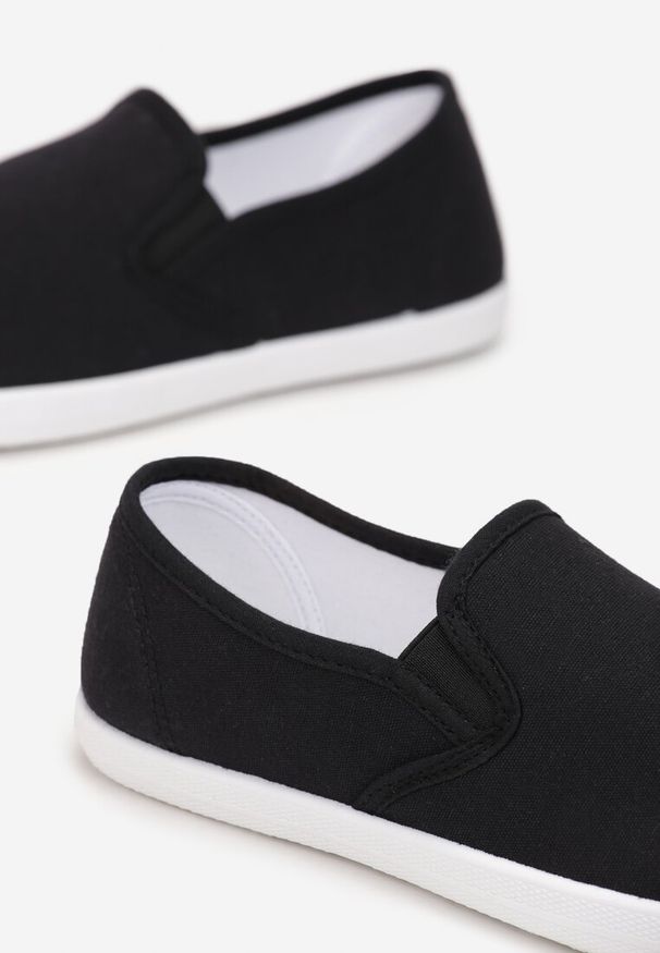 Renee - Czarne Materiałowe Tenisówki na Elastycznej Podeszwie Aishani. Okazja: na co dzień. Kolor: czarny. Materiał: materiał. Styl: elegancki, klasyczny, casual