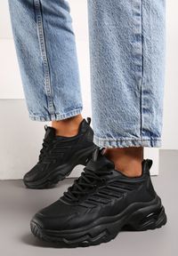 Renee - Czarne Sneakersy na Niskiej Platformie z Ozdobnymi Wstawkami na Cholewce Amrogia. Kolor: czarny. Szerokość cholewki: normalna. Obcas: na platformie #1