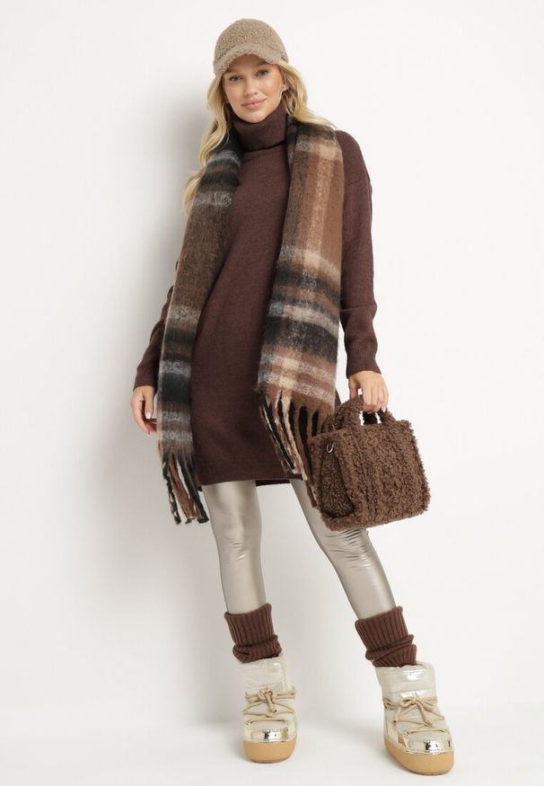 Born2be - Brązowa Sukienka Classificator. Okazja: na co dzień. Typ kołnierza: golf. Kolor: brązowy. Materiał: dzianina. Długość rękawa: długi rękaw. Sezon: zima, jesień. Typ sukienki: proste. Styl: casual