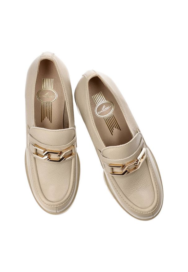 Beżowe Półbuty Lemar Wygodne Skórzane Buty. Okazja: do pracy, na spacer. Kolor: beżowy. Materiał: skóra. Wzór: aplikacja. Sezon: wiosna, jesień. Obcas: na obcasie. Styl: wizytowy, klasyczny, elegancki. Wysokość obcasa: średni