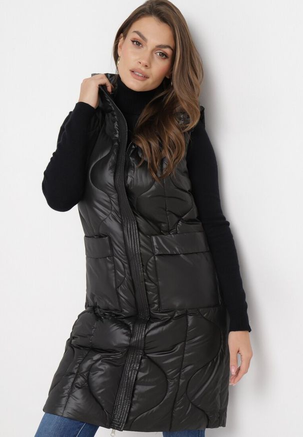 Born2be - Czarna Pikowana Kamizelka z Kapturem i Kieszeniami Kress. Typ kołnierza: kaptur. Kolor: czarny