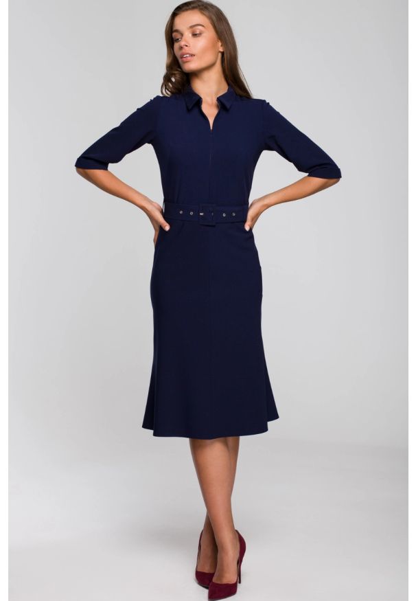 Stylove - Elegancka sukienka koszulowa z kołnierzykiem paskiem granat. Okazja: na spotkanie biznesowe, do pracy. Typ sukienki: koszulowe. Styl: elegancki