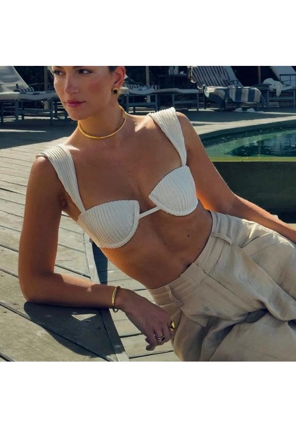 Intica - Bikini z półmiseczkami na plażę i wakacje Rubye. Kolor: biały. Materiał: materiał