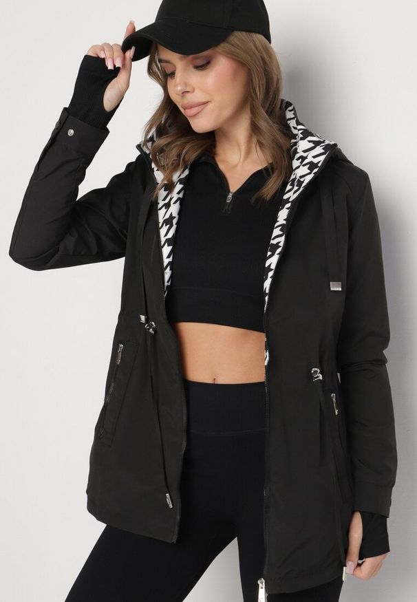 Born2be - Czarna Kurtka Parka Ściągana w Pasie Aridra. Okazja: na co dzień, na spacer. Kolor: czarny. Materiał: jeans. Styl: elegancki, casual