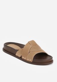 Renee - Ciemnobeżowe Klapki z Przekładanymi Paskami i Ozdobnymi Nitami Talysha. Okazja: na co dzień, na imprezę. Kolor: beżowy. Materiał: skóra, koronka. Sezon: lato. Styl: casual, elegancki #9