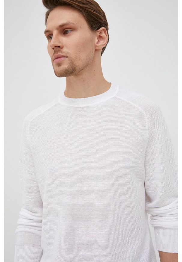 Hugo - HUGO sweter lniany 50465199 męski kolor biały lekki. Okazja: na co dzień. Kolor: biały. Materiał: len. Długość rękawa: długi rękaw. Długość: długie. Styl: casual