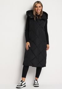 Born2be - Czarna Kamizelka z Pikowaniem Wykończona Kołnierzem i Kapturem Mivianae. Kolor: czarny. Materiał: jeans. Styl: elegancki #3