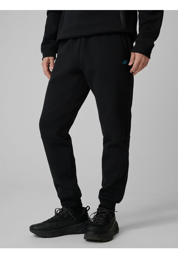 4f - 4F Spodnie dresowe joggery męskie - czarne XXL. Kolor: czarny. Materiał: dresówka