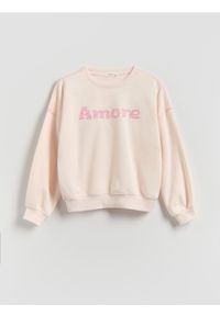 Reserved - Bluza z haftowanym napisem - złamana biel. Materiał: bawełna. Wzór: napisy, haft #1