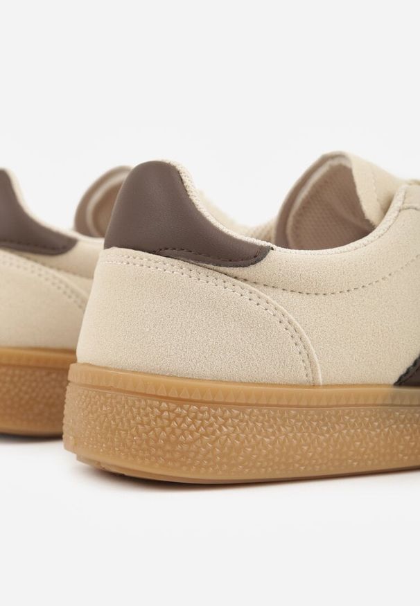 Renee - Beżowo-Brązowe Sneakersy Typu Tenisówki Ozdobione Paskami po Bokach Fefia. Okazja: na co dzień. Zapięcie: pasek. Kolor: beżowy. Materiał: jeans. Wzór: aplikacja. Sezon: wiosna