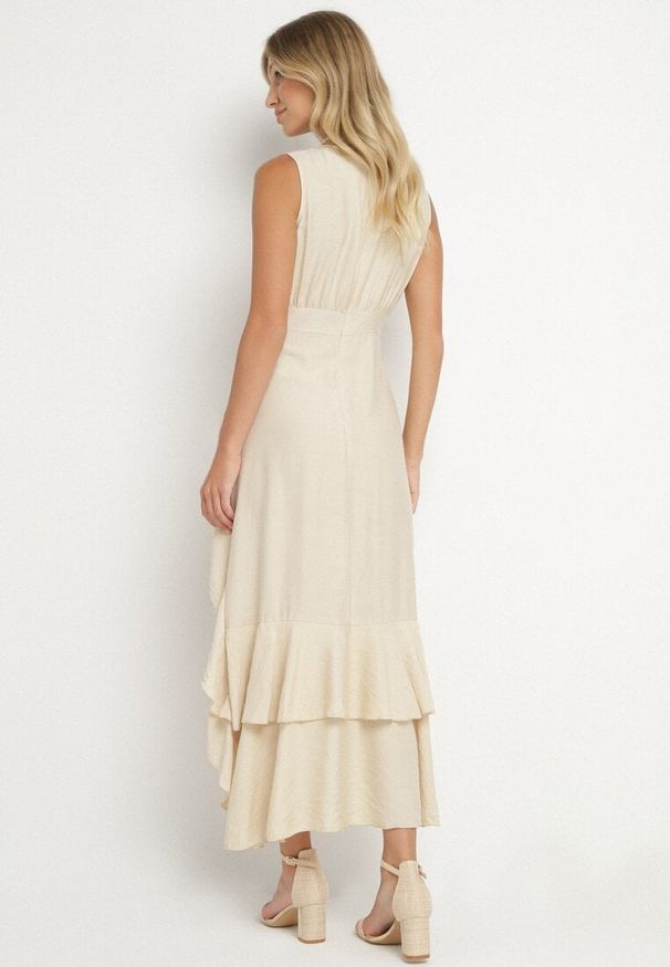 Born2be - Ciemnobeżowa Rozkloszowana Sukienka z Wiskozą o Asymetrycznym Kroju Dolorissa. Okazja: na spacer, na co dzień. Kolor: beżowy. Materiał: wiskoza. Typ sukienki: asymetryczne. Styl: casual