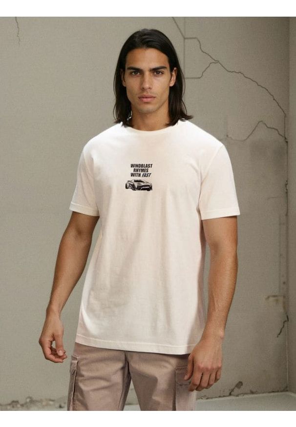 Sinsay - Bawełniana koszulka z napisem - kremowy. Kolor: kremowy. Materiał: bawełna. Wzór: napisy