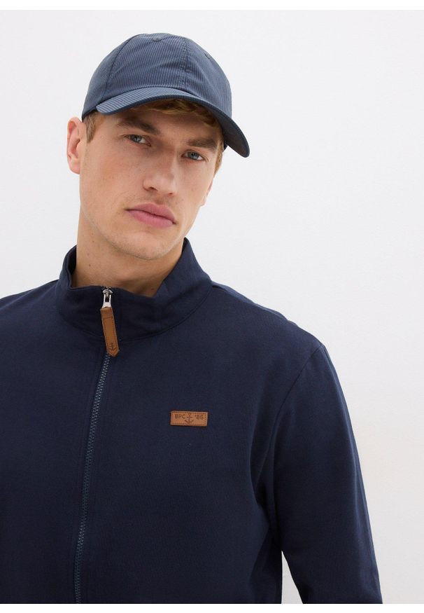 bonprix - Bluza ze stójką i detalami z imitacji skóry. Typ kołnierza: kołnierzyk stójkowy. Kolor: niebieski. Materiał: skóra, poliester