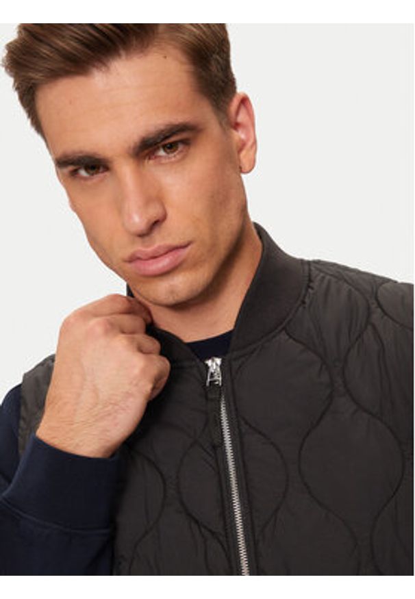Jack & Jones - Jack&Jones Kamizelka Koda 12258386 Czarny Regular Fit. Kolor: czarny. Materiał: syntetyk