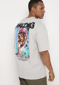 Born2be - Szara Koszulka Bawełniana Oversize z Nadrukiem z Przodu i na Plecach Mannesha. Kolor: szary. Materiał: bawełna. Wzór: nadruk #5