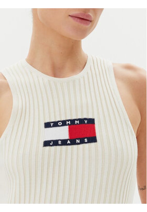 Tommy Jeans Sukienka dzianinowa DW0DW20877 Écru Slim Fit. Materiał: wiskoza