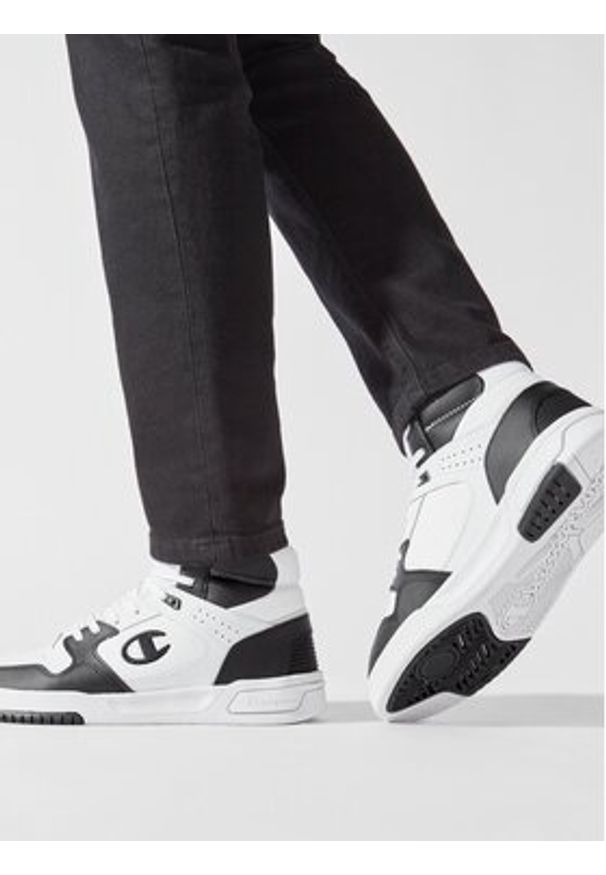 Champion Sneakersy Z80 Hi Mid Cut Shoe S22180-WW008 Biały. Kolor: biały. Materiał: skóra