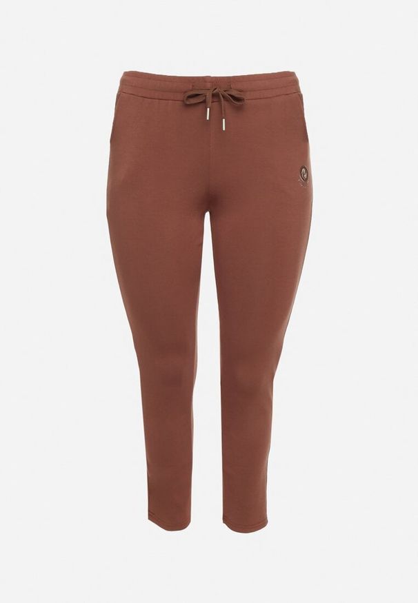 Born2be - Ciemnobrązowe Spodnie Dresowe z Ozdobą z Boku Rialane. Okazja: na co dzień. Kolekcja: plus size. Kolor: brązowy. Materiał: dresówka. Wzór: aplikacja. Styl: casual, elegancki