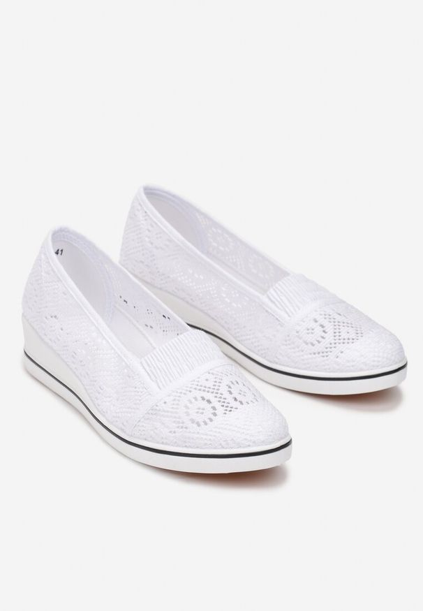 Renee - Białe Tenisówki z Ażurowej Siateczki na Niskiej Koturnie Nerurae. Kolor: biały. Wzór: ażurowy. Sezon: wiosna, lato. Obcas: na koturnie