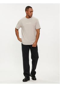 Calvin Klein T-Shirt Hero K10K111346 Beżowy Regular Fit. Kolor: beżowy. Materiał: bawełna