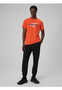 4f - 4F T-shirt regular z nadrukiem męski - pomarańczowy S. Okazja: na co dzień. Kolor: pomarańczowy. Materiał: materiał, bawełna. Wzór: nadruk. Styl: casual #2