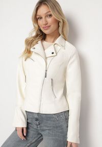 Born2be - Jasnobeżowa Kurtka Ramoneska o Klasycznym Taliowanym Kroju Melonira. Okazja: na co dzień. Kolor: beżowy. Materiał: jeans. Styl: klasyczny #7