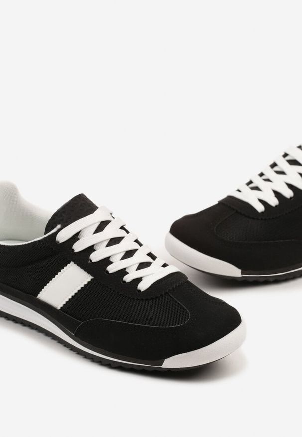 Renee - Czarne Sneakersy Ozdobione Paskiem Cleova. Okazja: na co dzień. Zapięcie: pasek. Kolor: czarny. Materiał: jeans. Wzór: aplikacja