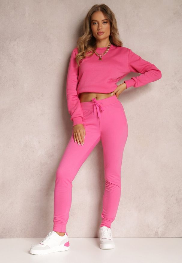 Renee - Fuksjowa Bluza Hullu. Okazja: na co dzień. Kolor: różowy. Materiał: polar, materiał, dzianina. Długość rękawa: długi rękaw. Długość: długie. Wzór: gładki. Sezon: zima, jesień. Styl: klasyczny, casual