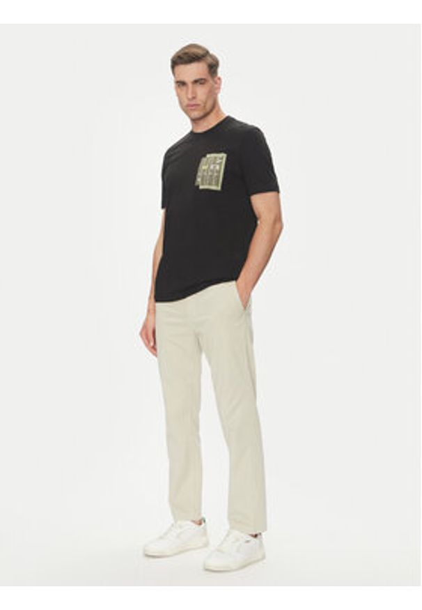 BOSS Chinosy 50534378 Beżowy Regular Fit. Kolor: beżowy. Materiał: bawełna
