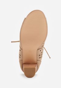 Born2be - Ciemnobeżowe Botki Vices na Obcasie z Ażurową Cholewką Nimidora. Okazja: na imprezę, na co dzień. Kolor: beżowy. Szerokość cholewki: normalna. Wzór: ażurowy. Obcas: na obcasie. Styl: casual, klasyczny, elegancki. Wysokość obcasa: średni #4