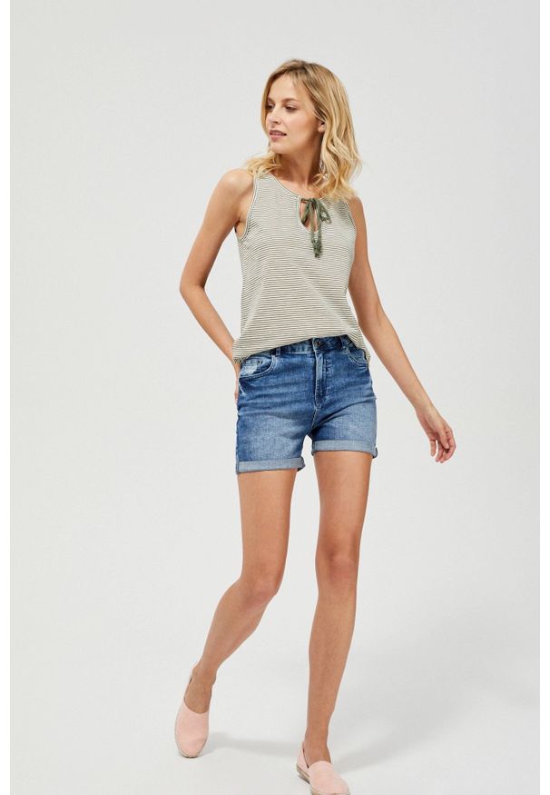 MOODO - Szorty jeansowe. Stan: podwyższony. Materiał: jeans. Wzór: gładki