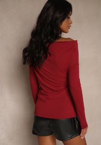 Renee - Bordowa Bluzka Longsleeve Vices z Asymetrycznym Dekoltem Fertie. Okazja: na co dzień. Kolor: czerwony. Materiał: jeans. Długość rękawa: długi rękaw. Długość: długie. Styl: casual, elegancki