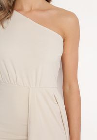 Born2be - Beżowa Wieczorowa Sukienka o Asymetrycznym Kroju na Jedno Ramię z Trenem z Boku Basalia. Okazja: na co dzień, na imprezę. Kolor: beżowy. Typ sukienki: asymetryczne. Styl: wizytowy #6