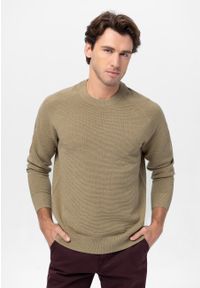 Volcano - Sweter ze strukturą S-FORD. Okazja: na co dzień. Kolor: beżowy. Materiał: bawełna, materiał, włókno, dzianina, jeans. Długość rękawa: raglanowy rękaw. Styl: sportowy, klasyczny, casual, elegancki #1