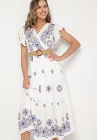 Born2be - Biało-Niebieska Wiskozowa Sukienka z Paskiem w Ornamentny Wzór Nilorine. Okazja: na co dzień, na spacer. Kolor: niebieski. Materiał: wiskoza. Typ sukienki: kopertowe. Styl: klasyczny, casual, elegancki #7