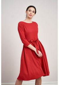 Marie Zélie - Sukienka Andrea krepa wiskozowa malinowa czerwień. Kolor: czerwony, różowy, wielokolorowy. Materiał: wiskoza. Typ sukienki: rozkloszowane. Styl: klasyczny #5