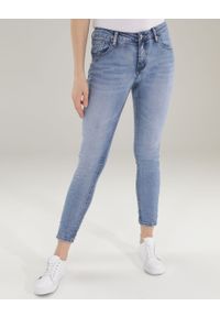 Unisono - JEANSY Z PRZETARCIAMI. Materiał: jeans. Długość: długie. Styl: klasyczny