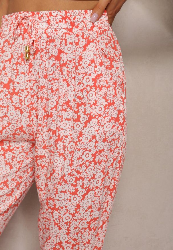 Renee - Pomarańczowe Wiskozowe Spodnie w Kwiaty z Gumką w Pasie Rivabele. Okazja: na co dzień. Kolor: pomarańczowy. Materiał: wiskoza. Wzór: kwiaty. Styl: elegancki, casual