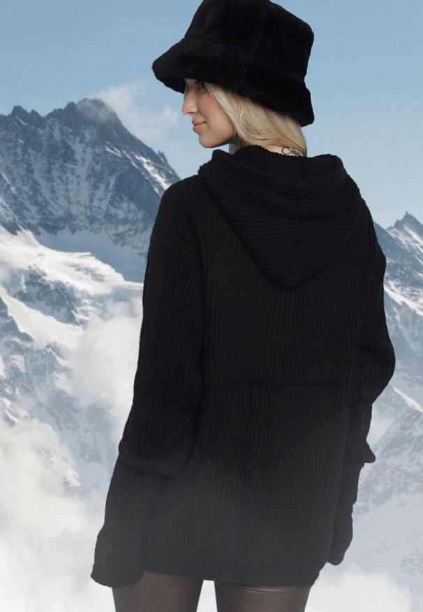 Born2be - Czarny Sweter Oversize z Kapturem Ori. Okazja: na co dzień. Typ kołnierza: kaptur. Kolor: czarny. Materiał: jeans. Długość rękawa: długi rękaw. Długość: długie. Styl: elegancki, casual