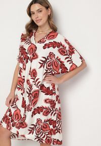 Born2be - Bordowa Sukienka z Lnem i Wiskozą Ozdobiona Cyrkoniami Sadelune. Okazja: na co dzień. Typ kołnierza: dekolt w serek. Kolor: czerwony. Materiał: len, wiskoza. Wzór: aplikacja. Styl: klasyczny, casual, elegancki #4