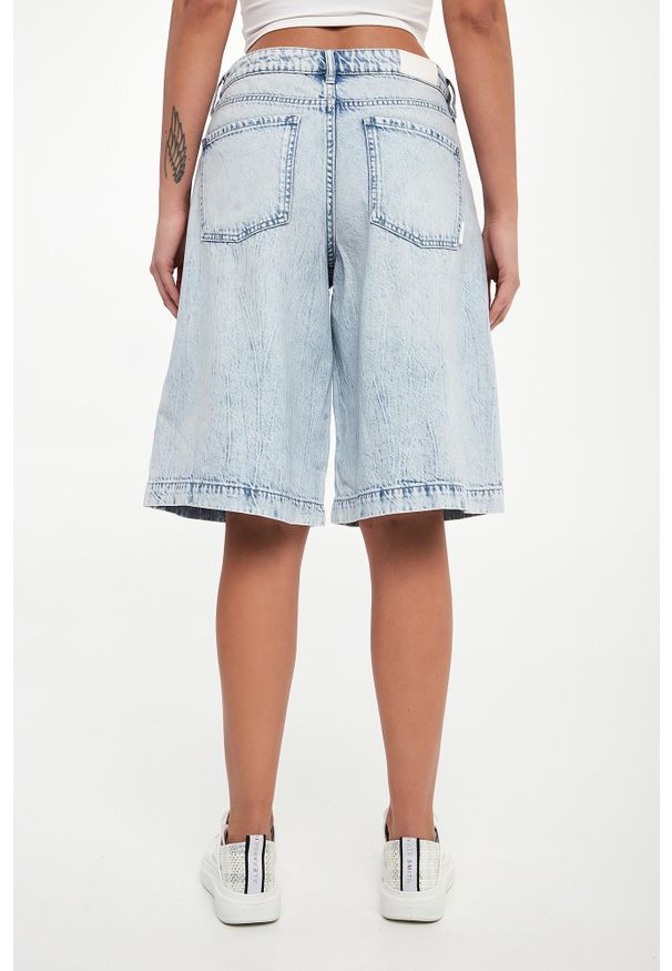 Armani Exchange - Bermudy damskie jeansowe ARMANI EXCHANGE. Materiał: jeans