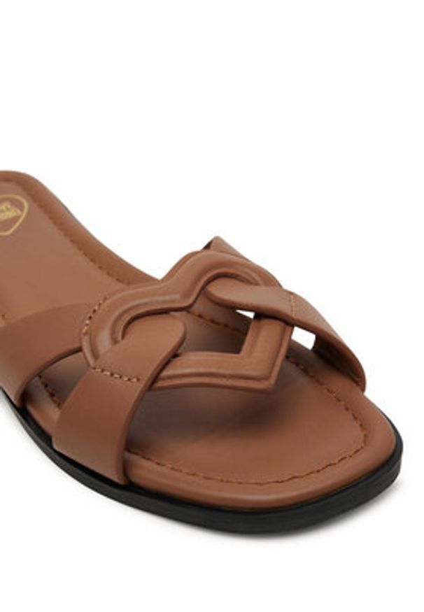 Love Moschino - LOVE MOSCHINO Klapki JA28092G1MIA0201 Brązowy. Kolor: brązowy. Materiał: skóra