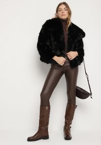 Born2be - Czarna Kurtka Futerko o Dwurzędowym Kroju z Szerokim Kołnierzem Fesammea. Okazja: na co dzień. Kolor: czarny. Materiał: futro. Styl: casual, klasyczny #4