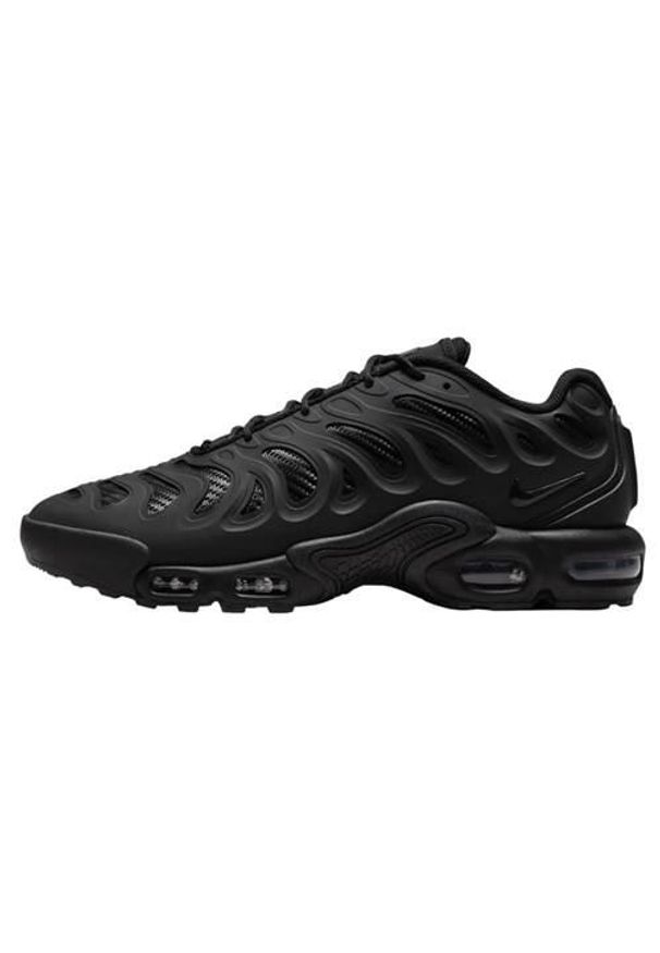 Buty do chodzenia męskie Nike Air Max Plus Drift. Kolor: czarny. Materiał: materiał, syntetyk. Szerokość cholewki: normalna. Model: Nike Air Max. Sport: turystyka piesza