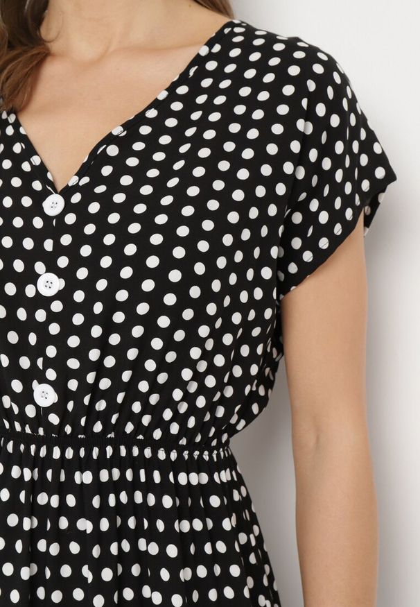 Born2be - Czarna Bawełniana Sukienka z Gumką w Pasie i Falbanką Romilla. Kolor: czarny. Materiał: bawełna. Sezon: lato. Styl: wizytowy