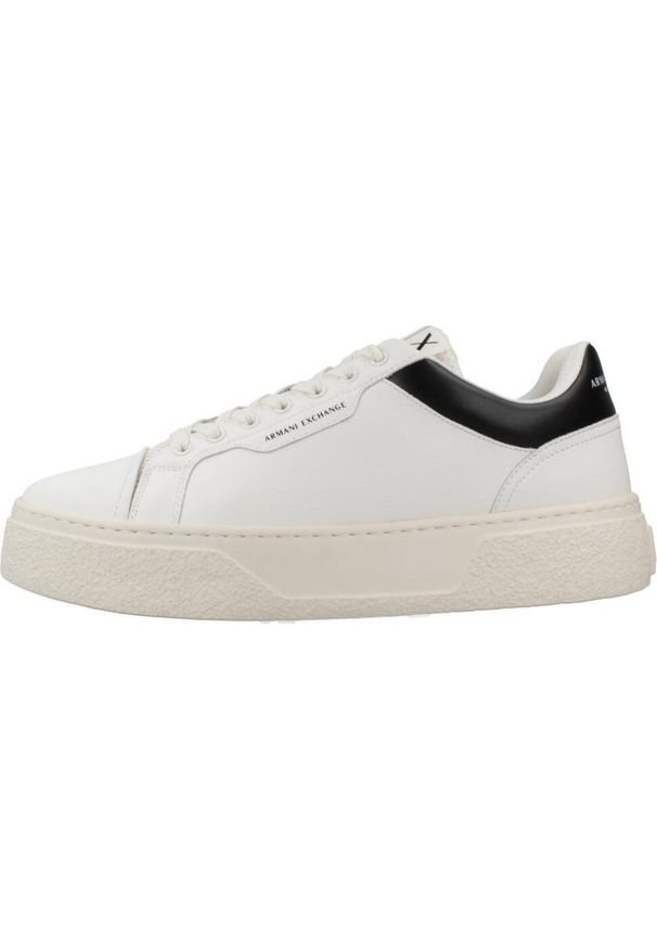 Armani Exchange - Kapcie ARMANI EXCHANGE XUX236 XV906 Biały. Kolor: biały. Materiał: syntetyk, tkanina, skóra. Sport: turystyka piesza