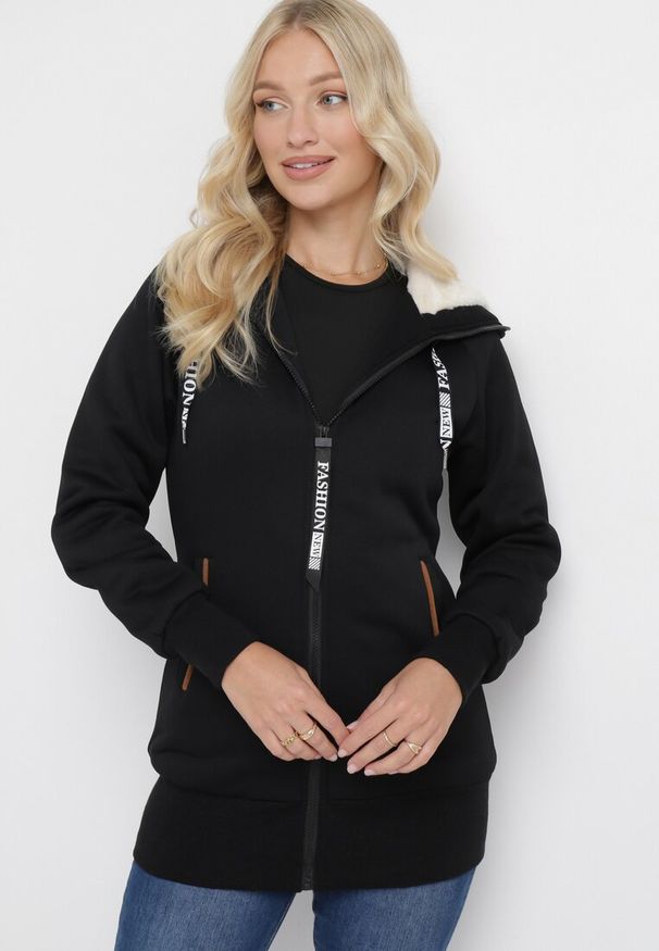 Born2be - Czarna Długa Bluza z Ozdobnymi Taśmami Ocieplona Savabe. Kolor: czarny. Materiał: dzianina. Długość: długie. Sezon: zima