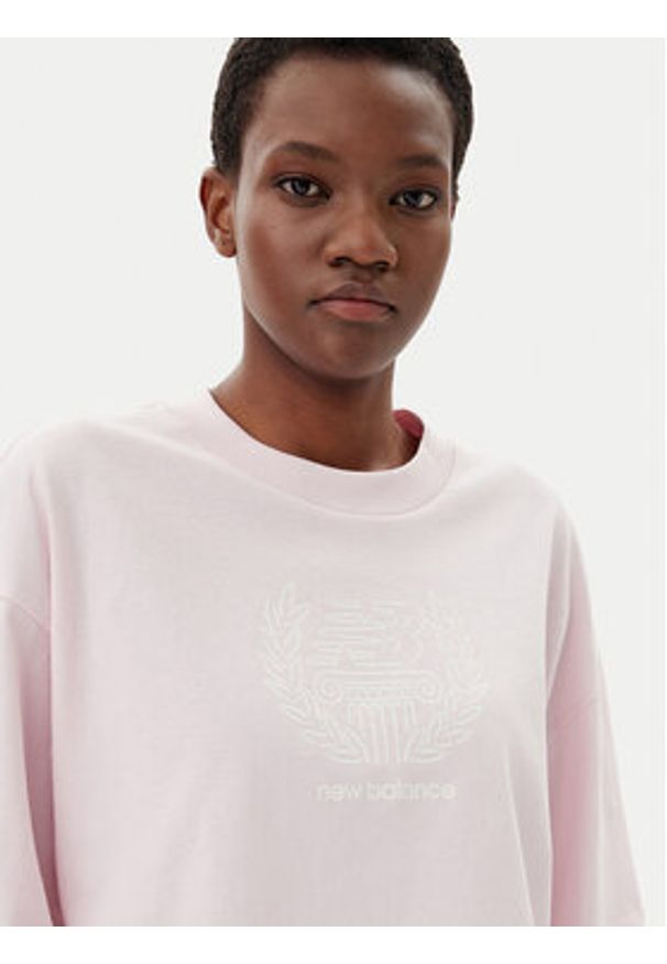 New Balance T-Shirt WT51935 Różowy Oversize. Kolor: różowy. Materiał: bawełna