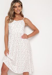 Born2be - Biało-Różowa Rozkloszowana Sukienka w Drobne Kwiaty na Cienkich Ramiączkach Reteri. Okazja: na co dzień, na randkę. Typ kołnierza: dekolt w kształcie V. Kolor: biały. Materiał: jeans. Długość rękawa: na ramiączkach. Wzór: kwiaty. Styl: casual #1