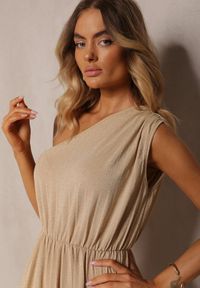 Renee - Złota Plisowana Sukienka na Jedno Ramię z Gumką w Pasie Nansah. Okazja: na imprezę. Kolor: złoty. Typ sukienki: asymetryczne #3